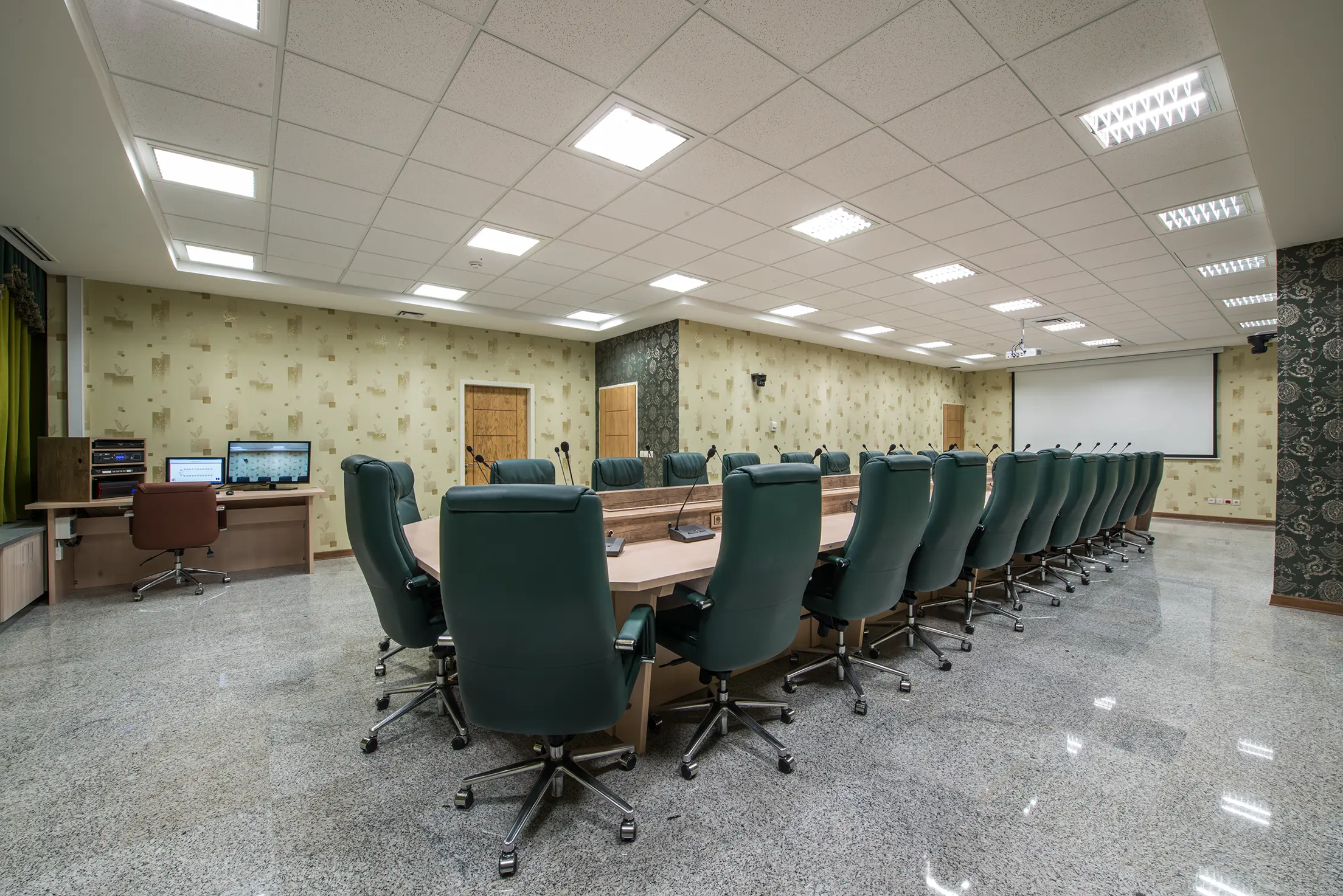 اتاق جلسات بانک صادرات تبریز