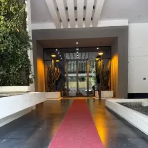 رستوران زنبق